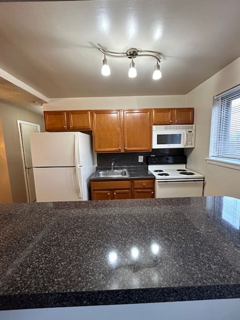Secane Apartment: 640 South Avenue