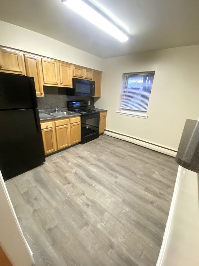 SECANE Apartment: 824-828 PROVIDENCE RD