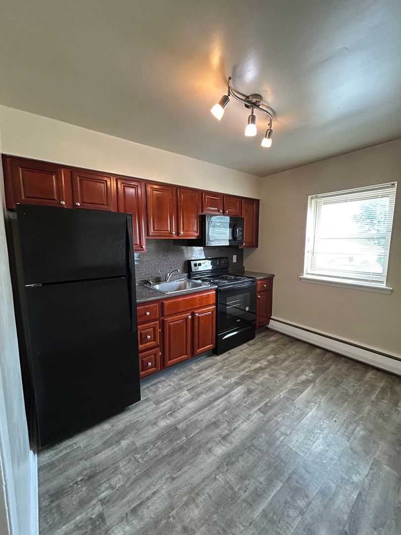 SECANE Apartment: 824-828 PROVIDENCE RD