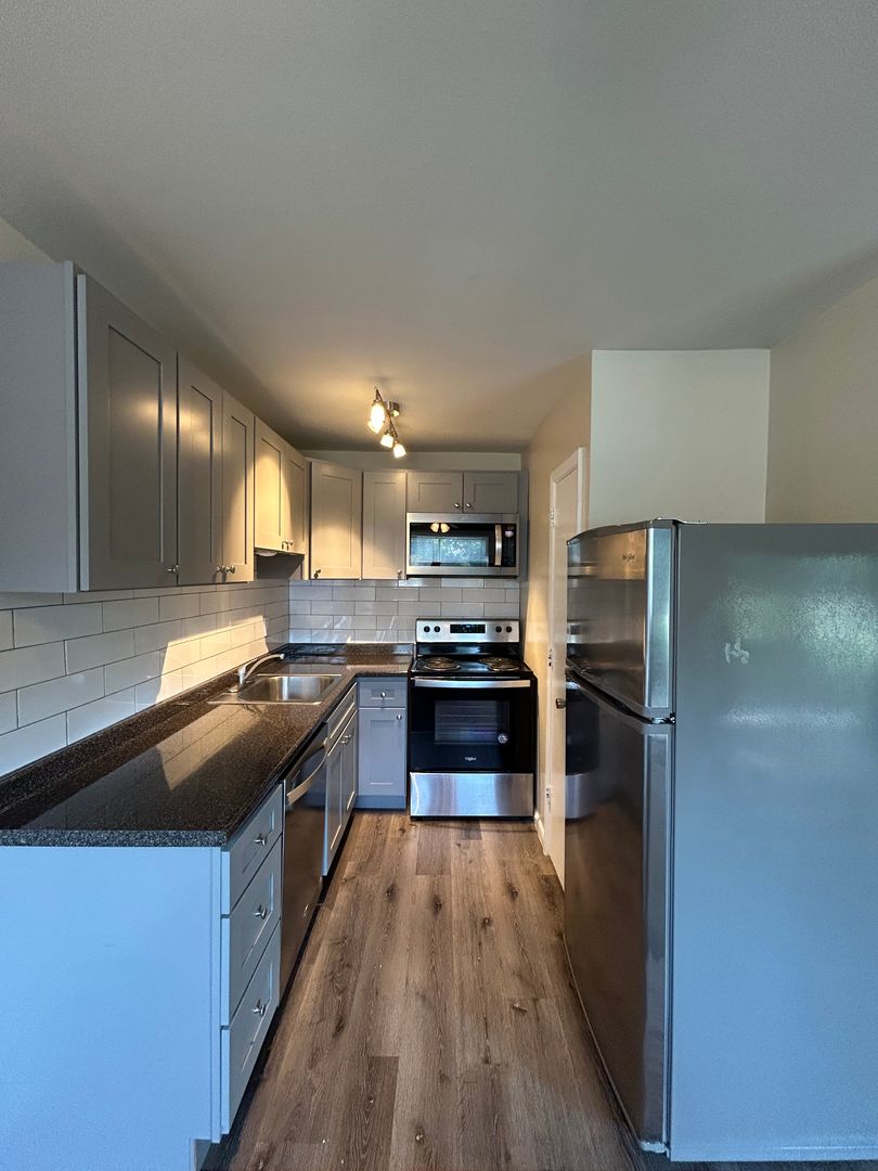 Morton Apartment: 8 Amosland Road