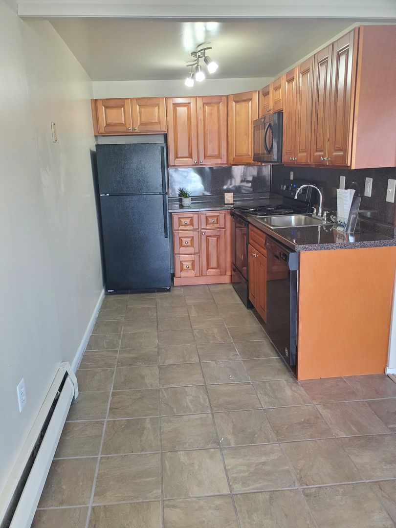 RIDLEY PARK Apartment: 2 W. CHESTER PIKE