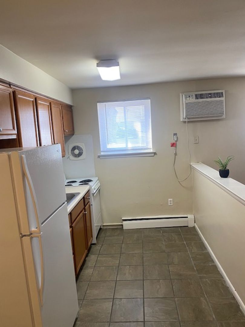 NORWOOD Apartment: 556 CHESTER PIKE