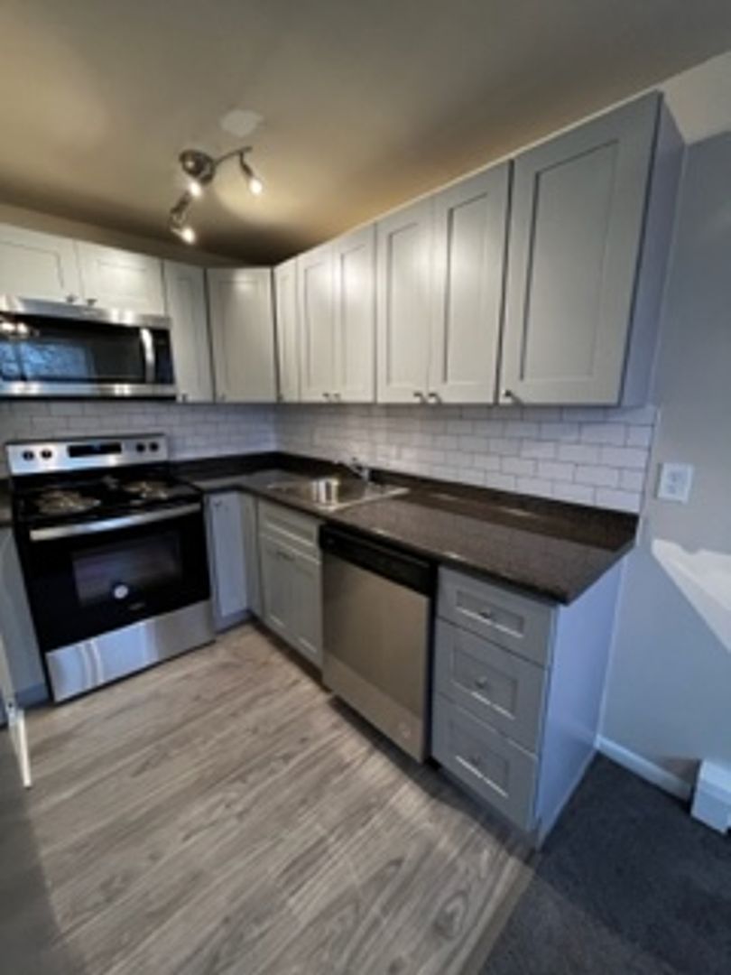 Morton Apartment: 8 Amosland Road