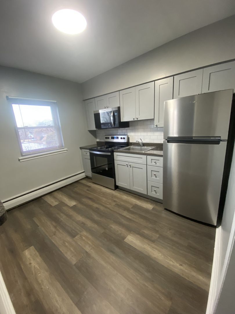 SECANE Apartment: 824-828 PROVIDENCE RD