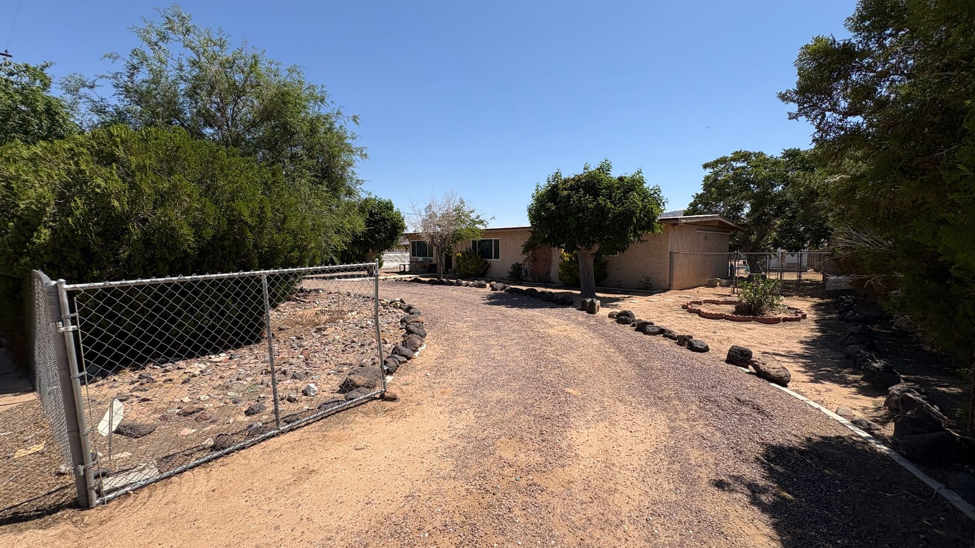 Apple Valley House: 13207 Franceska Road
