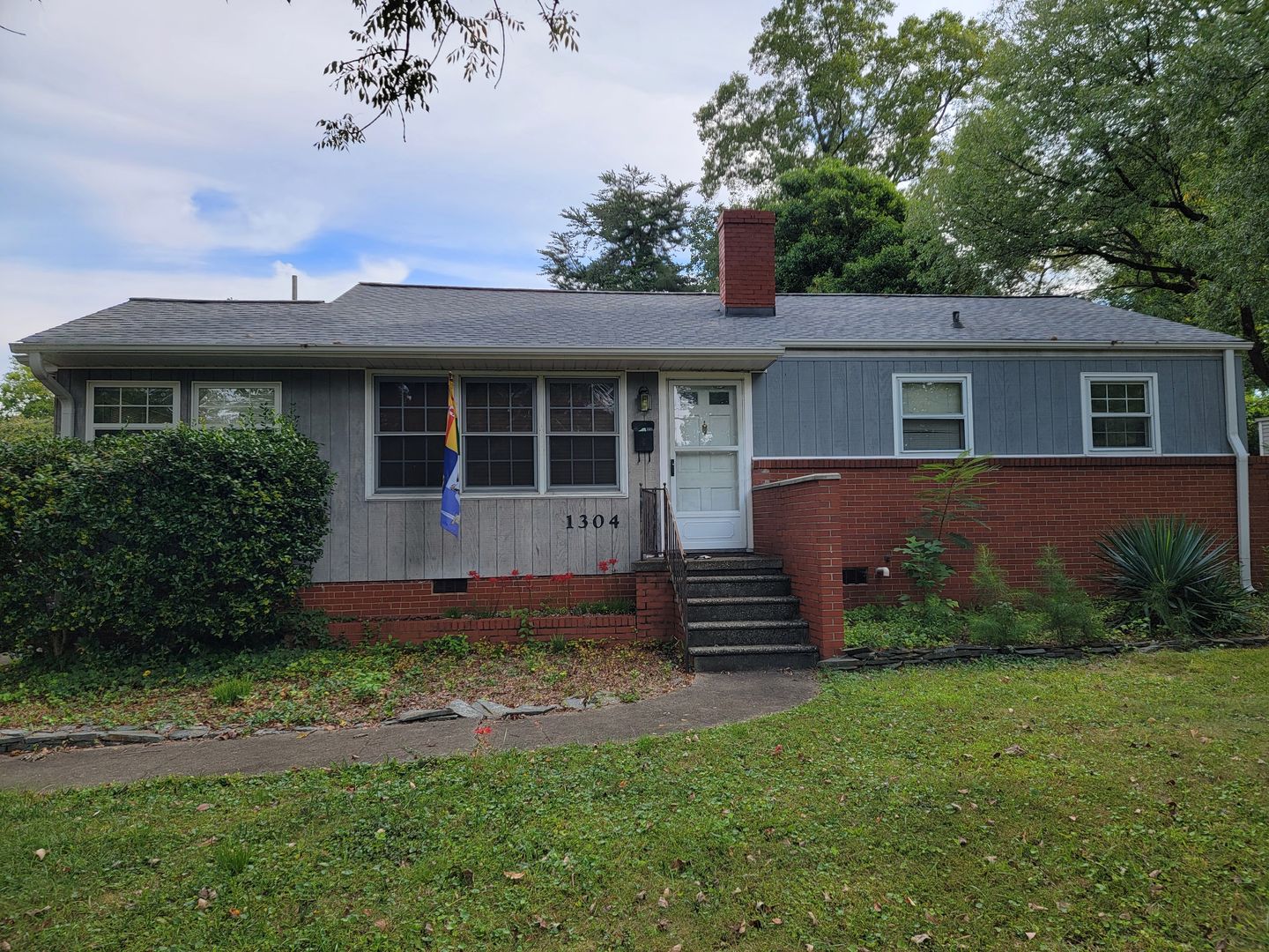 Greensboro House: 1304 Gracewood drive