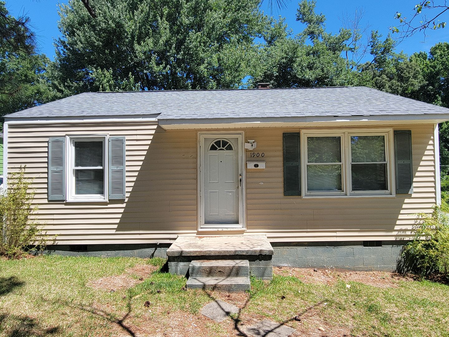 Greensboro House: 1900 Trogdon St