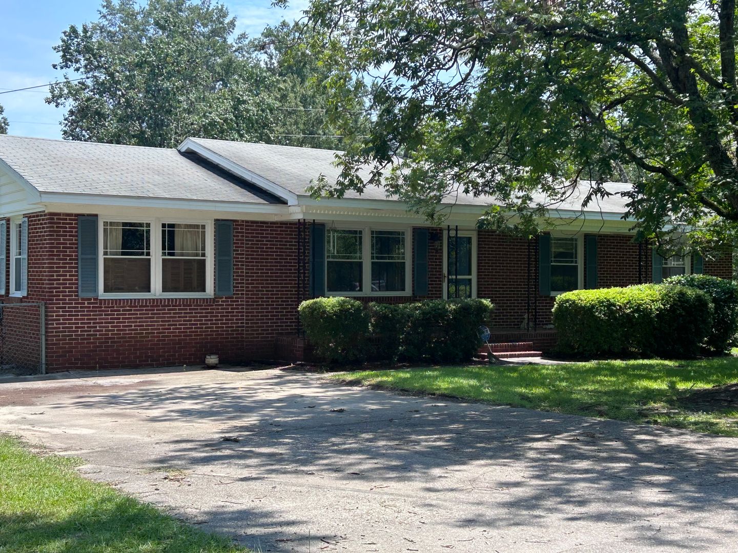 Laurinburg House: 14180 Kiser Road