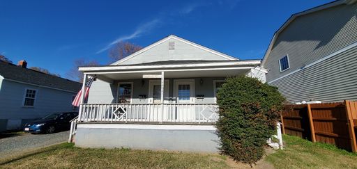 1 Bedroom 1 Bathroom Duplex!