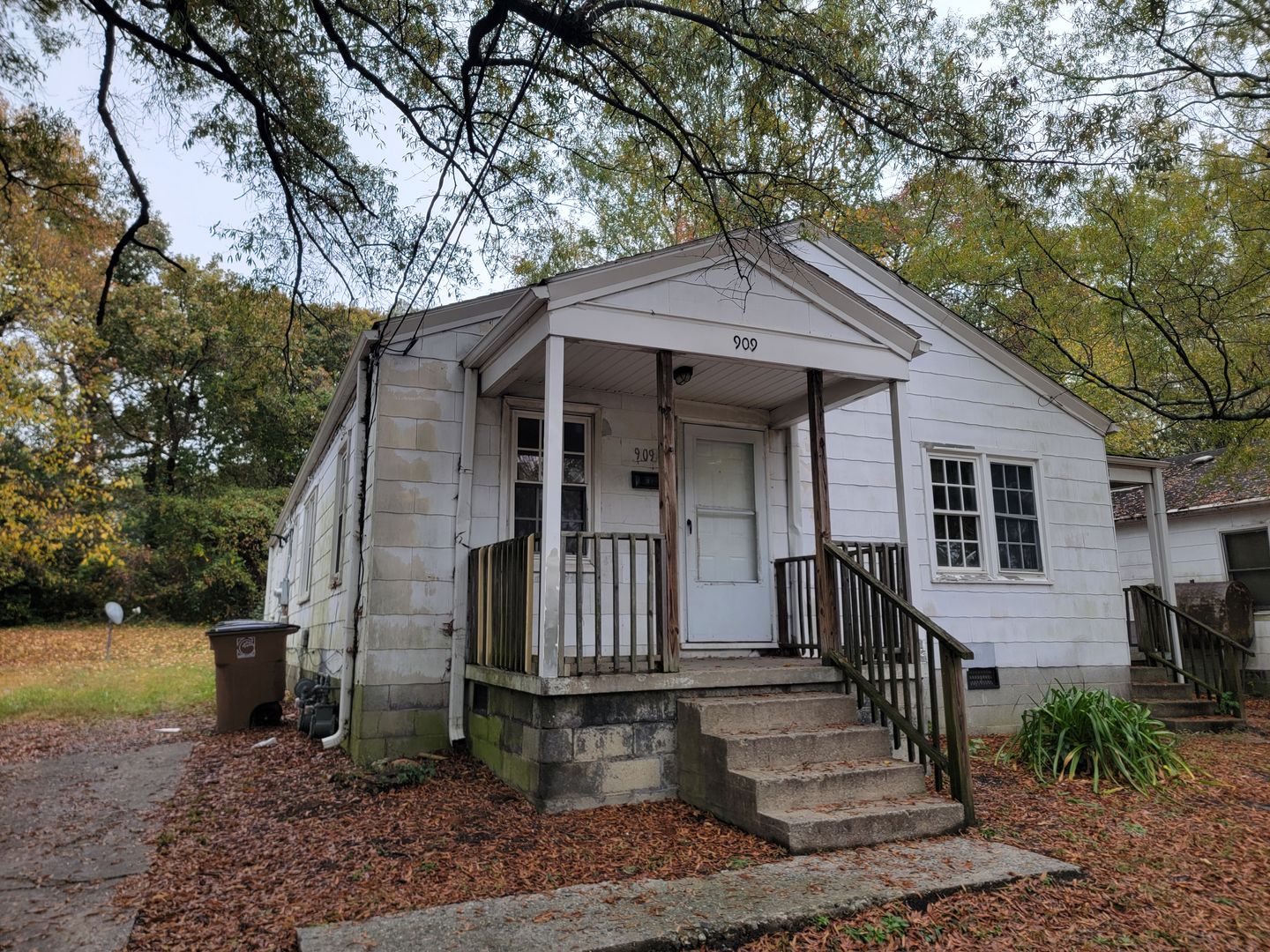 Greensboro House: 909 Hackett