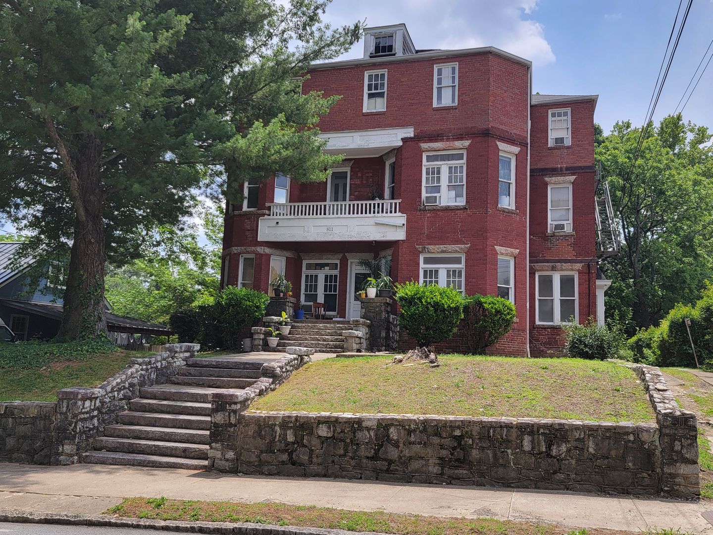 Greensboro Apartment: 811 Walker Ave