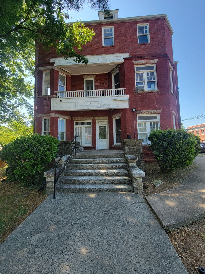Greensboro Apartment: 811 Walker Ave