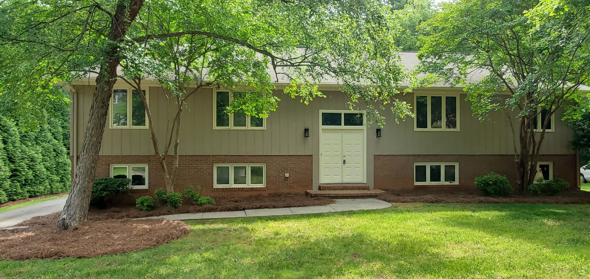 Greensboro House: 1410 Bearhollow Rd