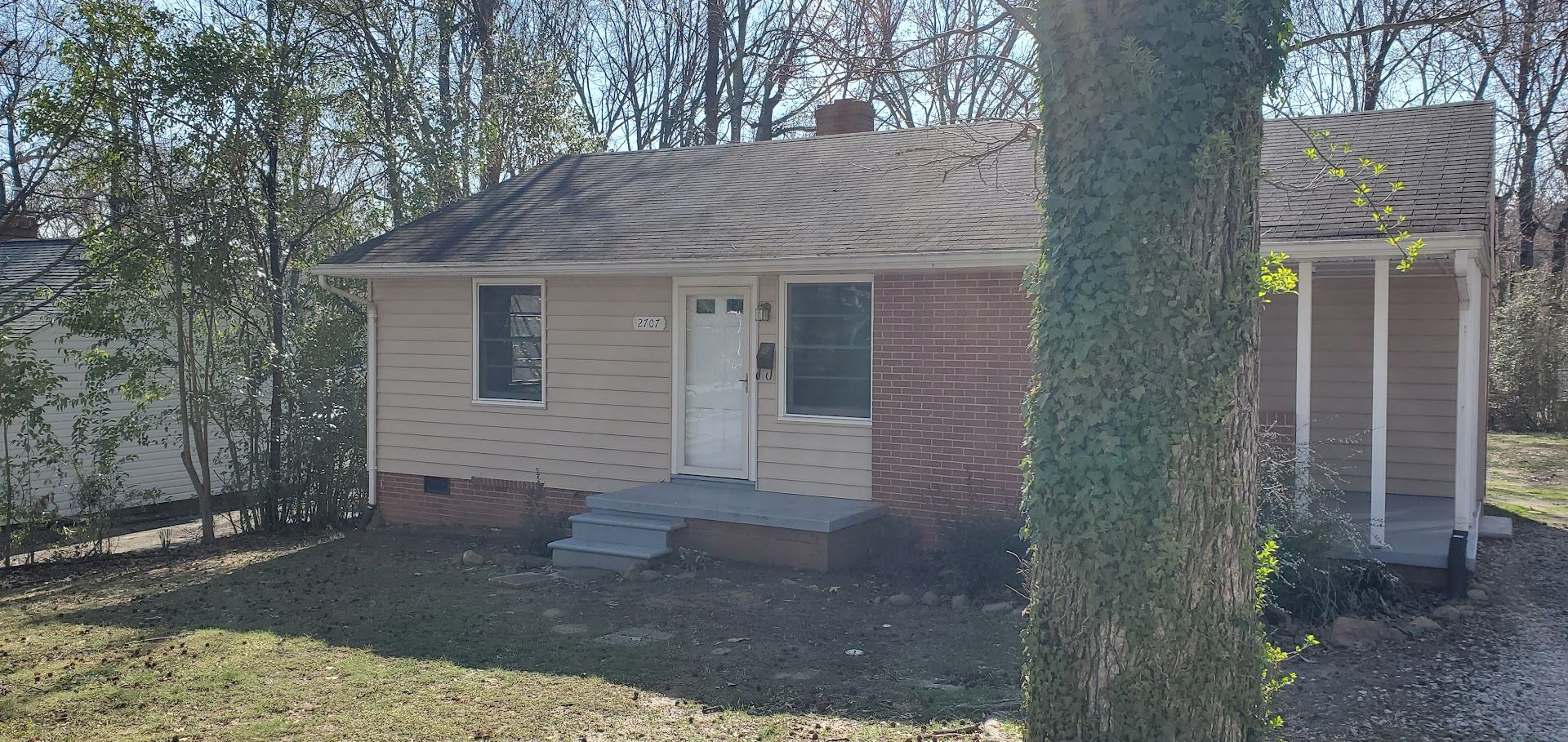 Greensboro House: 2707 Evergreen Drive