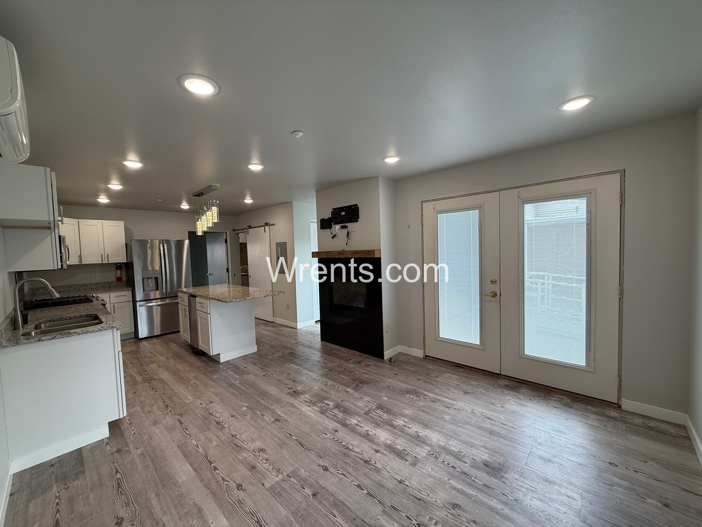 Davenport Apartment: 100 3rd St - #11