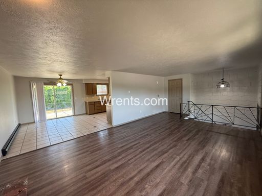 Spacious Duplex in the Valley - NEW PRICE! – photo 1
