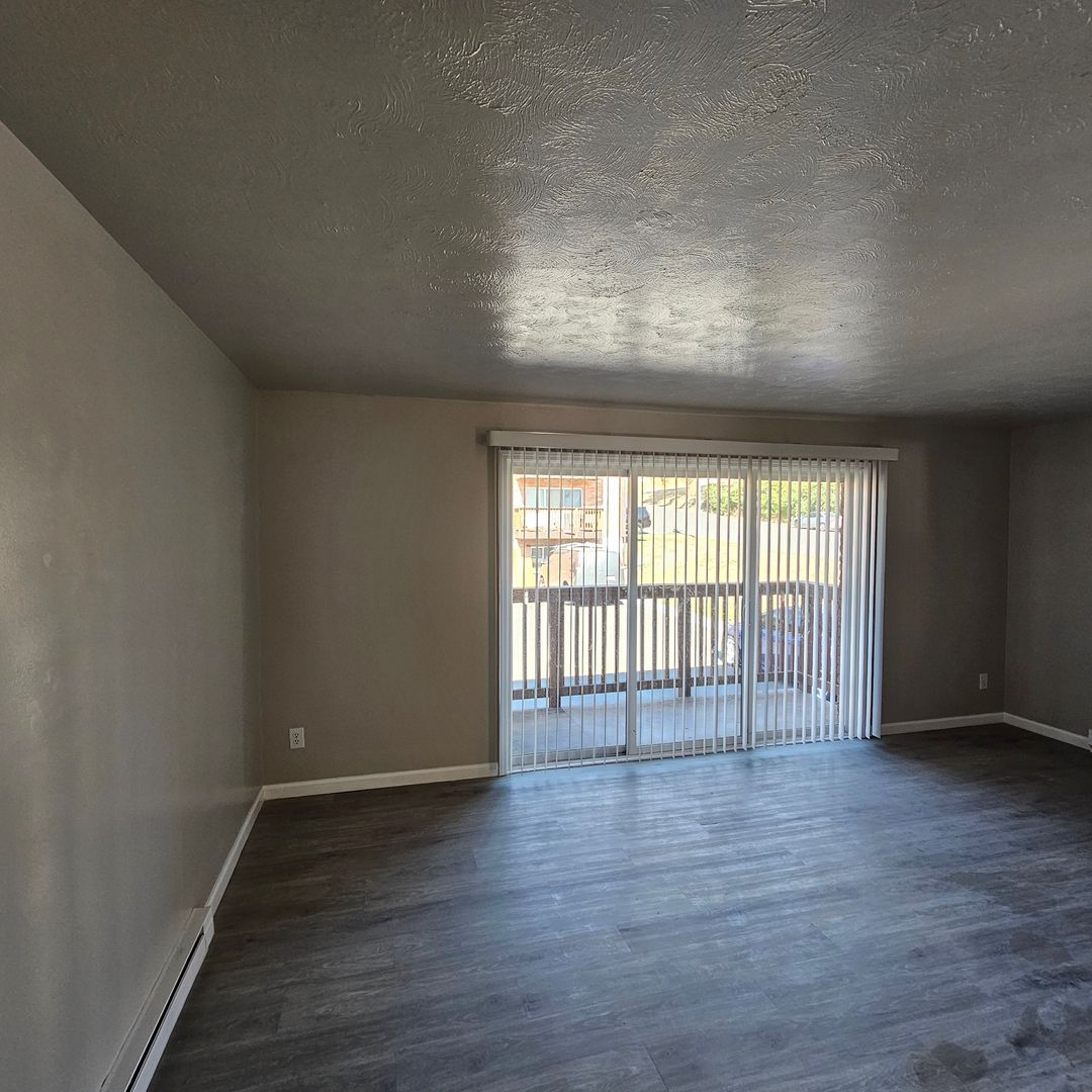 Cheney Apartment: 306-310 N 11th St