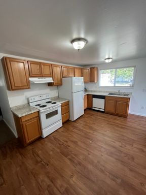 4 Bed 2 Bath Rental at 559 E Broad Ave, Spokane, WA – photo 1