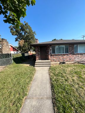 2 Bed 1 Bath Rental at 557 E Broad Ave, Spokane, WA – photo 1