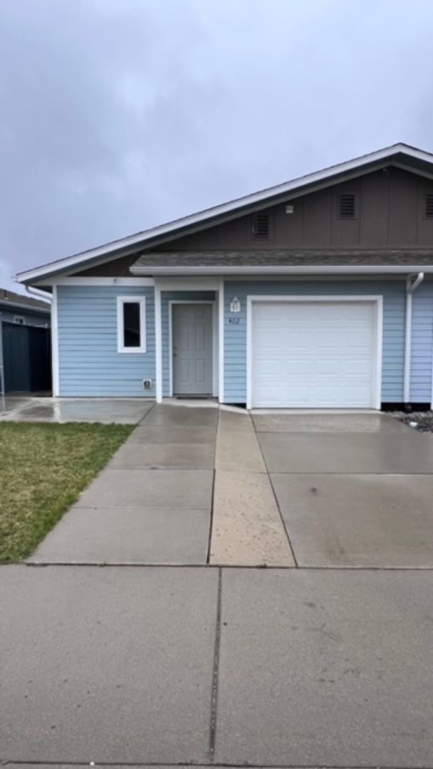 Deer Park House: 402 E I St