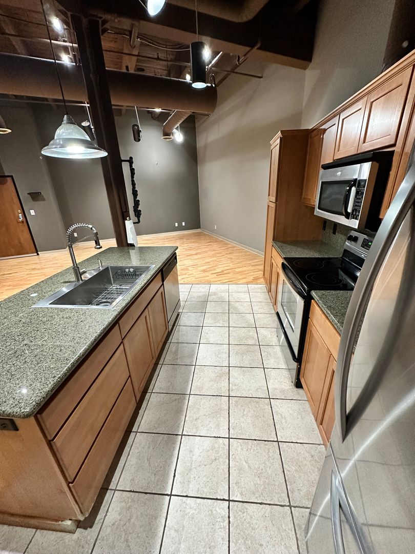 315 W Riverside Ave #305 4 of 8