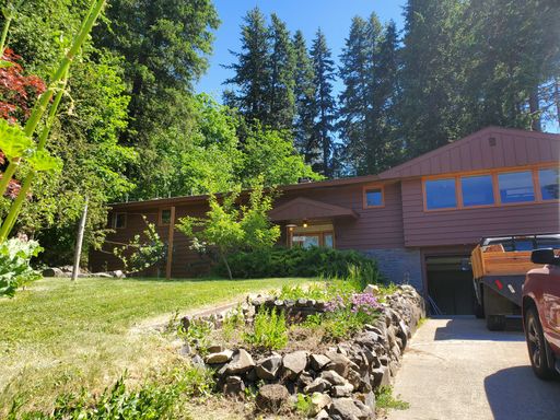 Large 5 bed / 3+ bath Tucked Away South Hill Home! $500 off move in costs! – photo 1