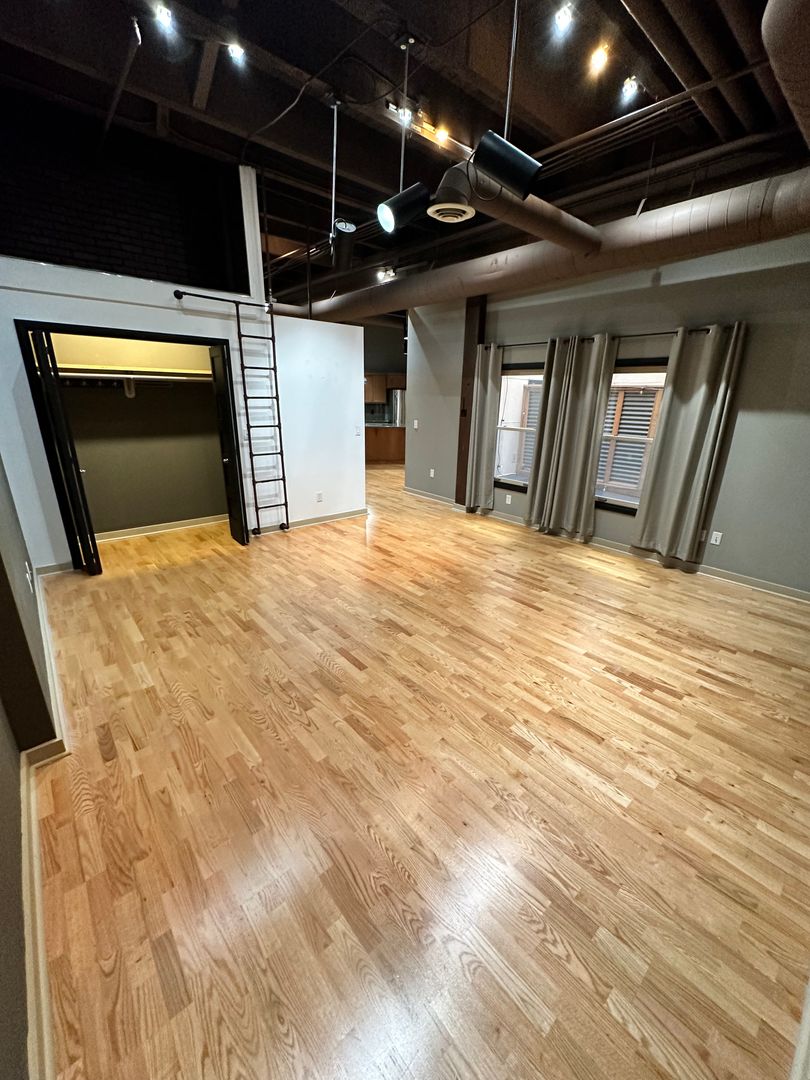 315 W Riverside Ave #305 6 of 8