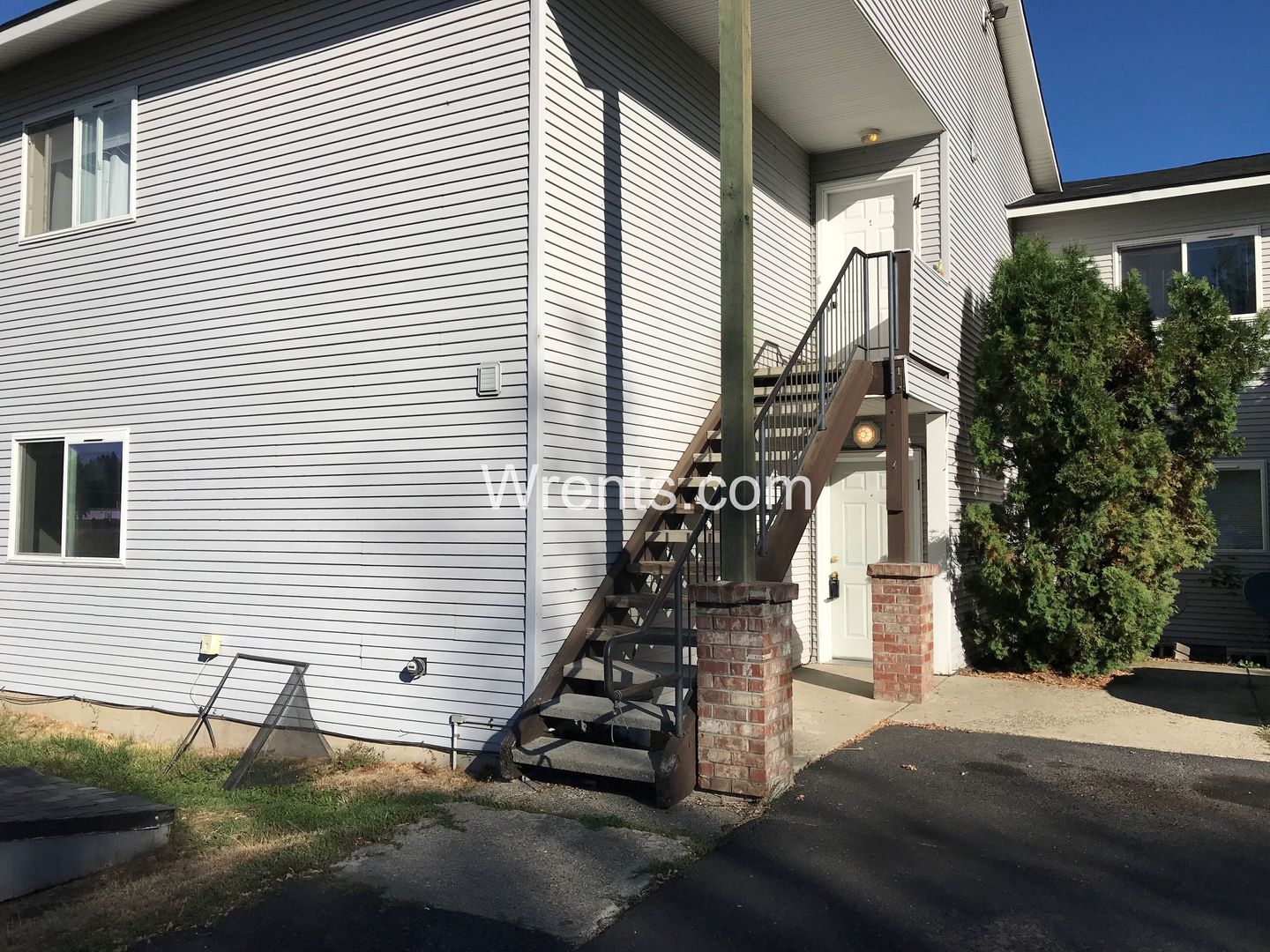 Deer Park Apartment: 114 W. South Ave.