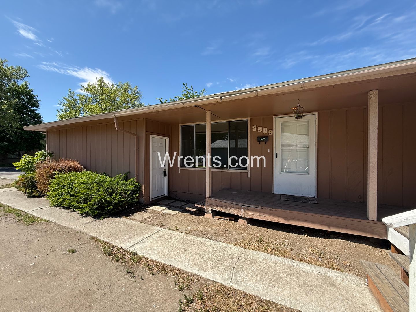 Spokane Apartment: 2909-2911 E Rockwell