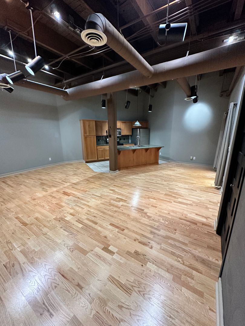315 W Riverside Ave #305 2 of 8