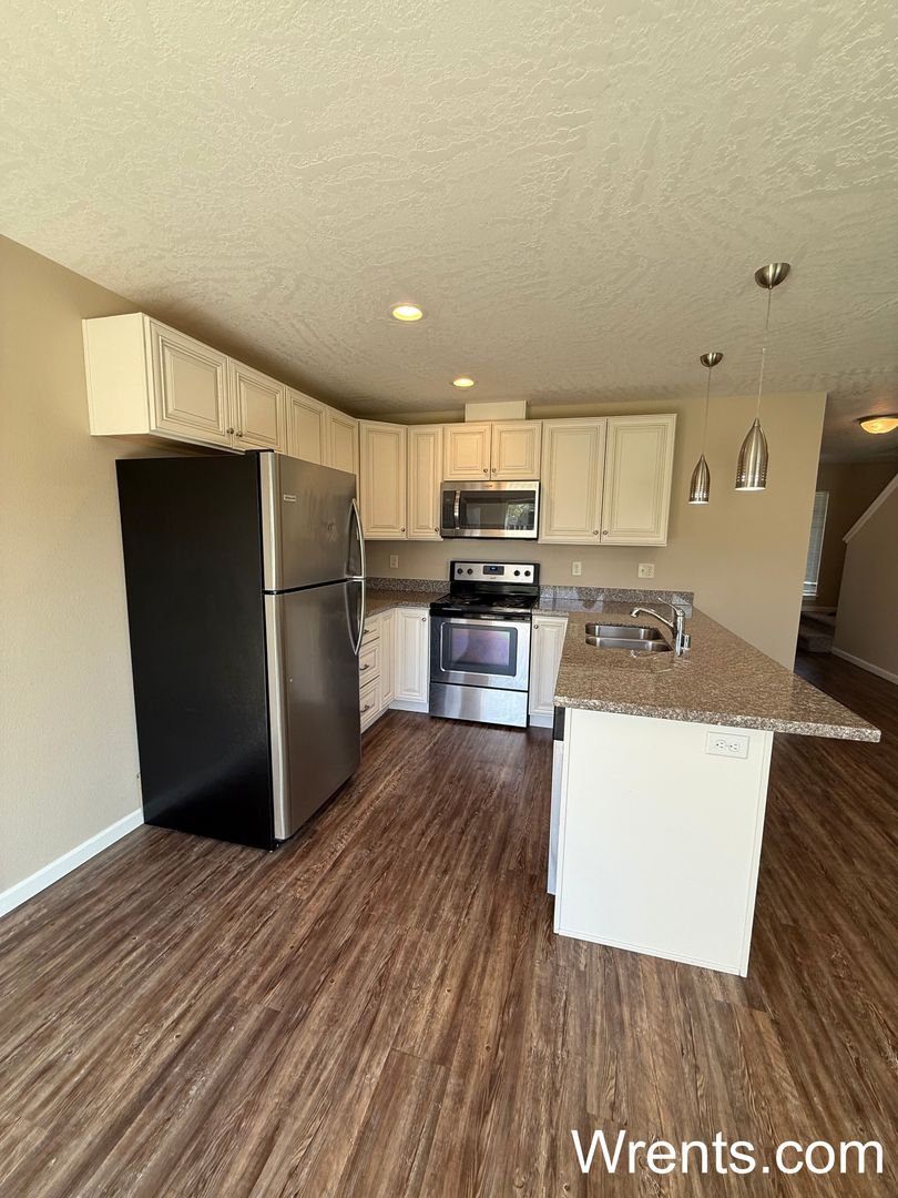 Spokane Valley Multiplex: 10415-10417 E Maxwell lane