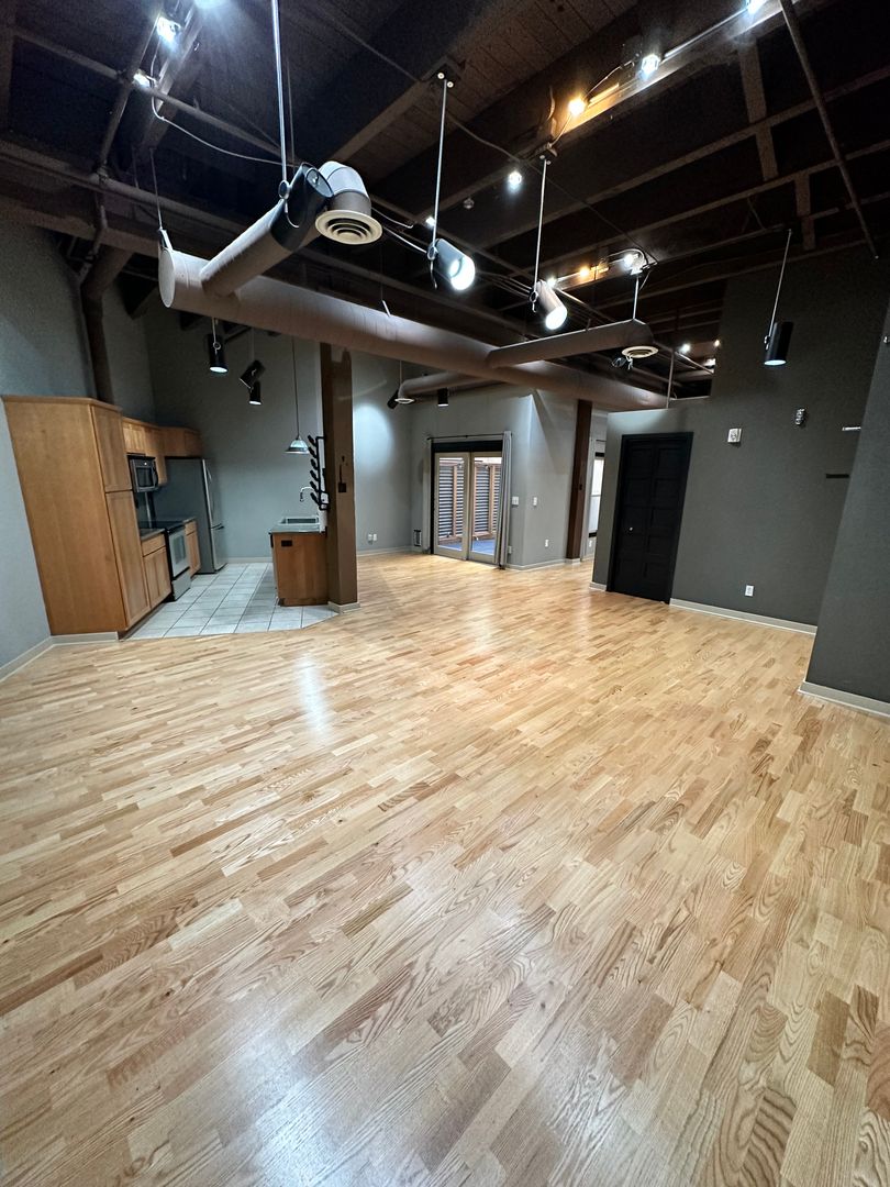 315 W Riverside Ave #305 3 of 8