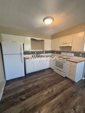 Off Street Parking 2bd/1bath Charming Apartment in Historic Browne's Addition – photo 1