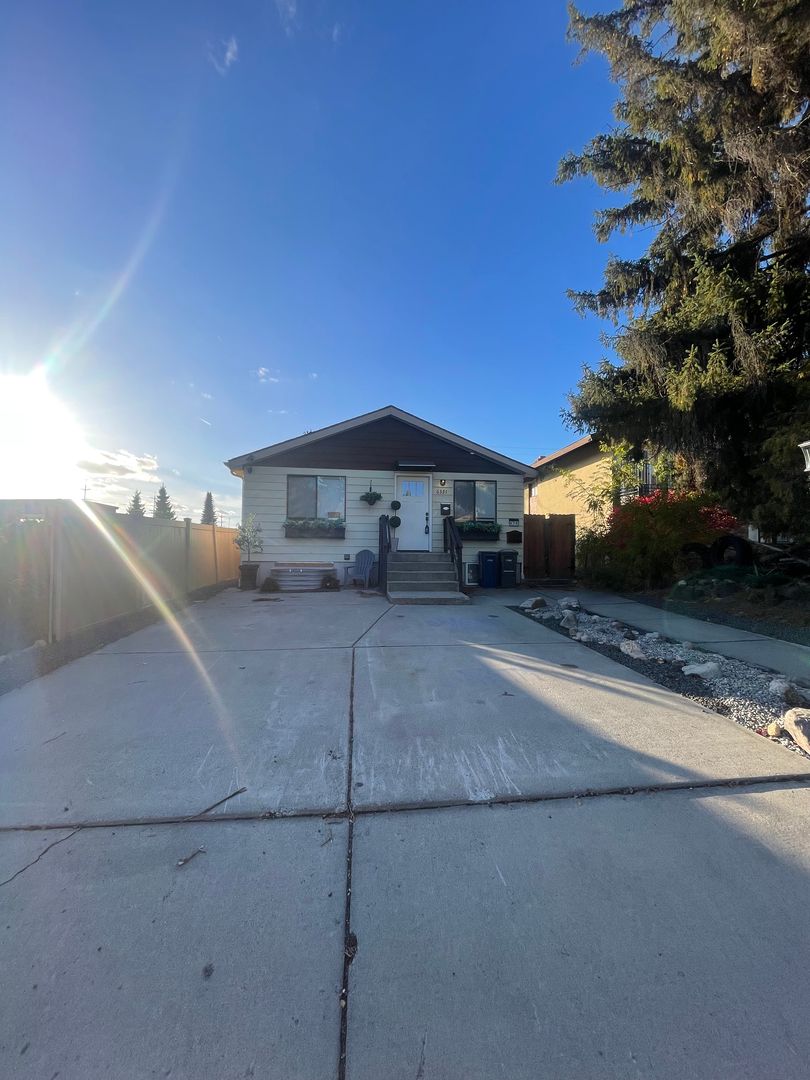 Spokane Multiplex: 6319-6321 N Stevens