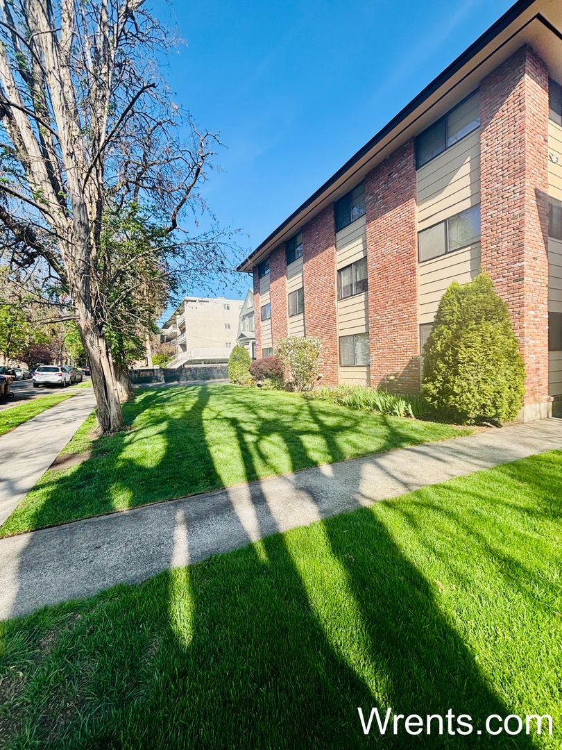 Spokane Apartment: 2106 W. 1st Ave