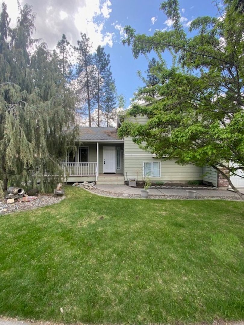 Spokane House: 6821 N Cambridge Ln