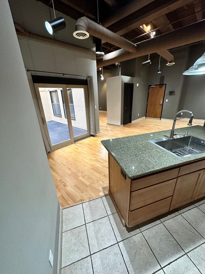 315 W Riverside Ave #305 5 of 8