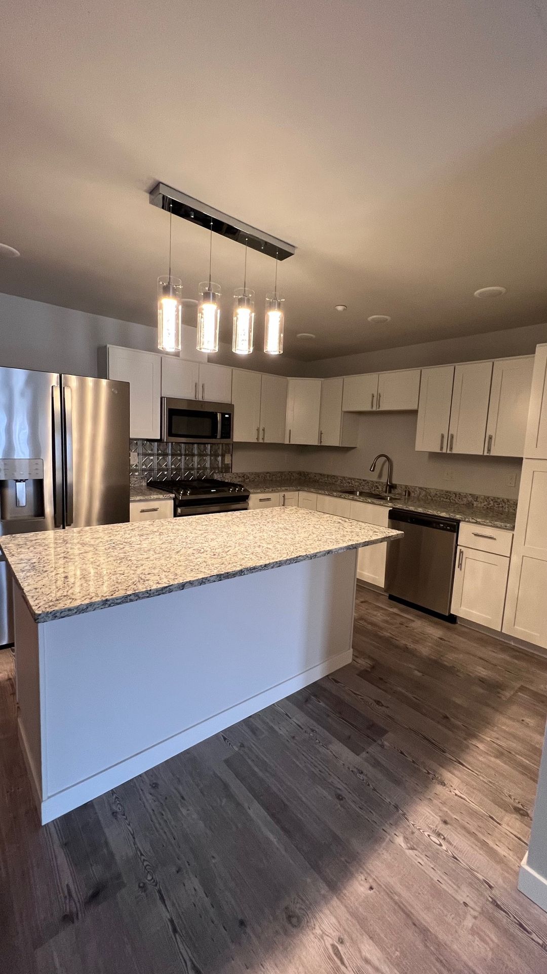 Davenport Apartment: 100 3rd St - #4