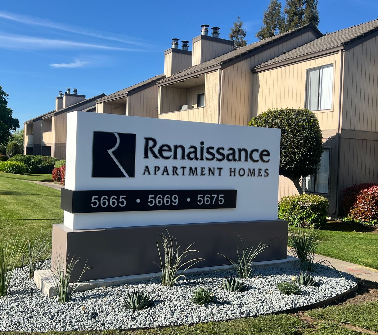 Fresno Apartment: 5669 N. Fresno St #245