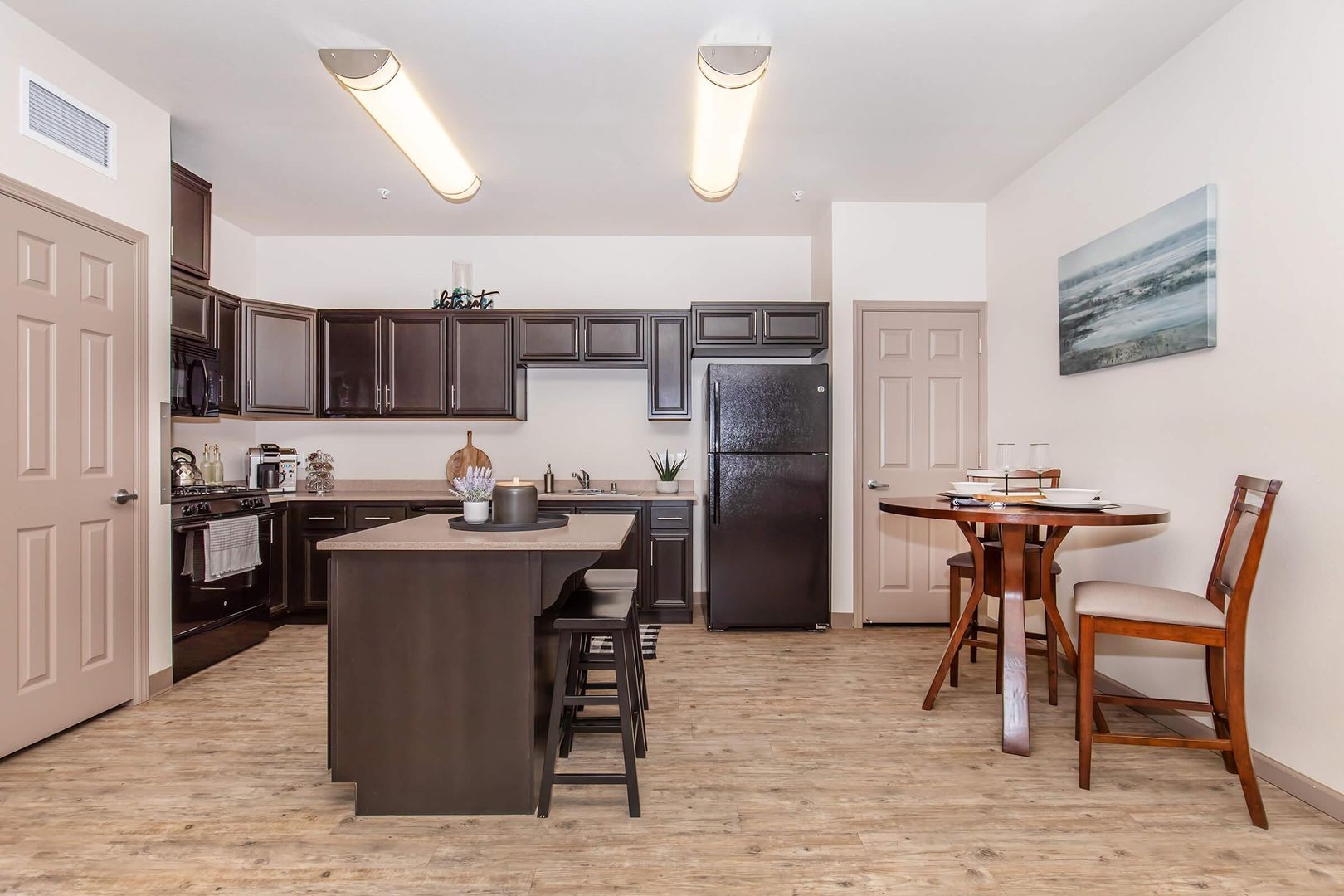 Hanford Apartment: 545 Centennial Drive