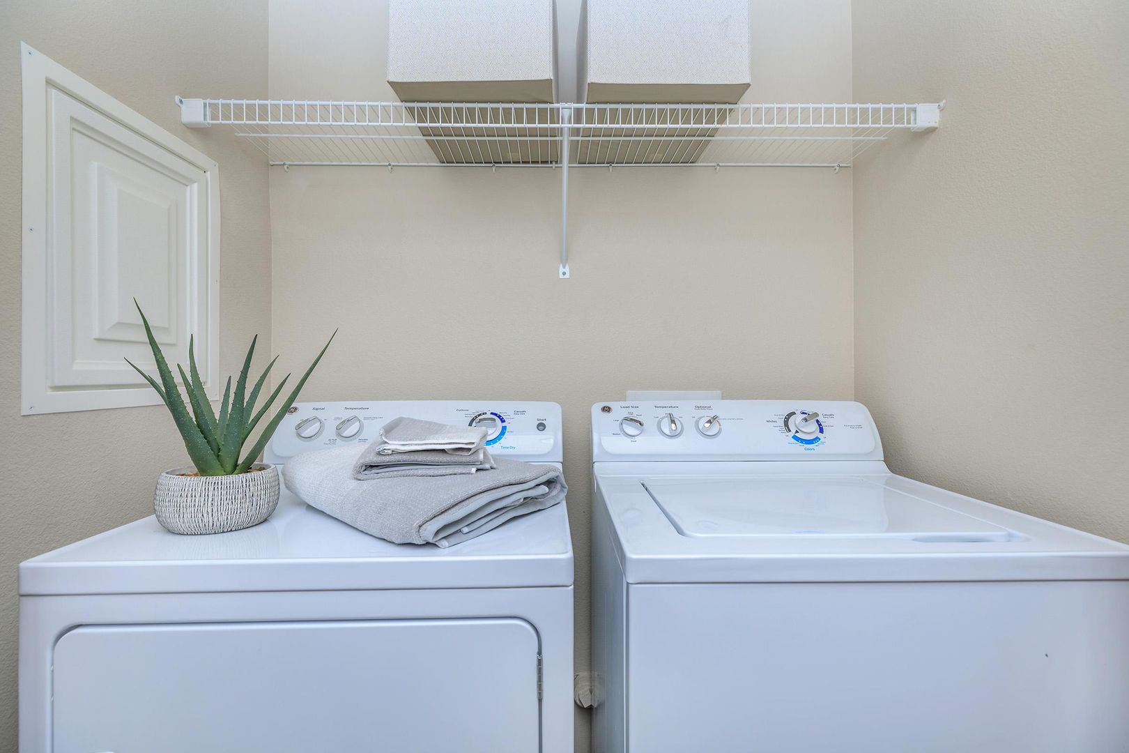 Hanford Apartment: 545 Centennial Drive