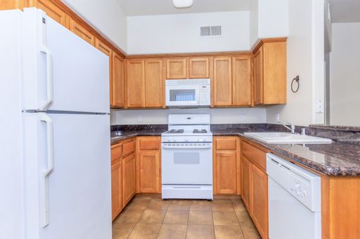 3 Bed 2 Bath Apartment Home – photo 1