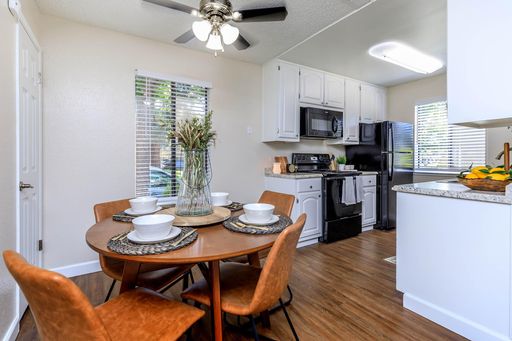 One Bedroom One Bath Apartment Home – photo 1