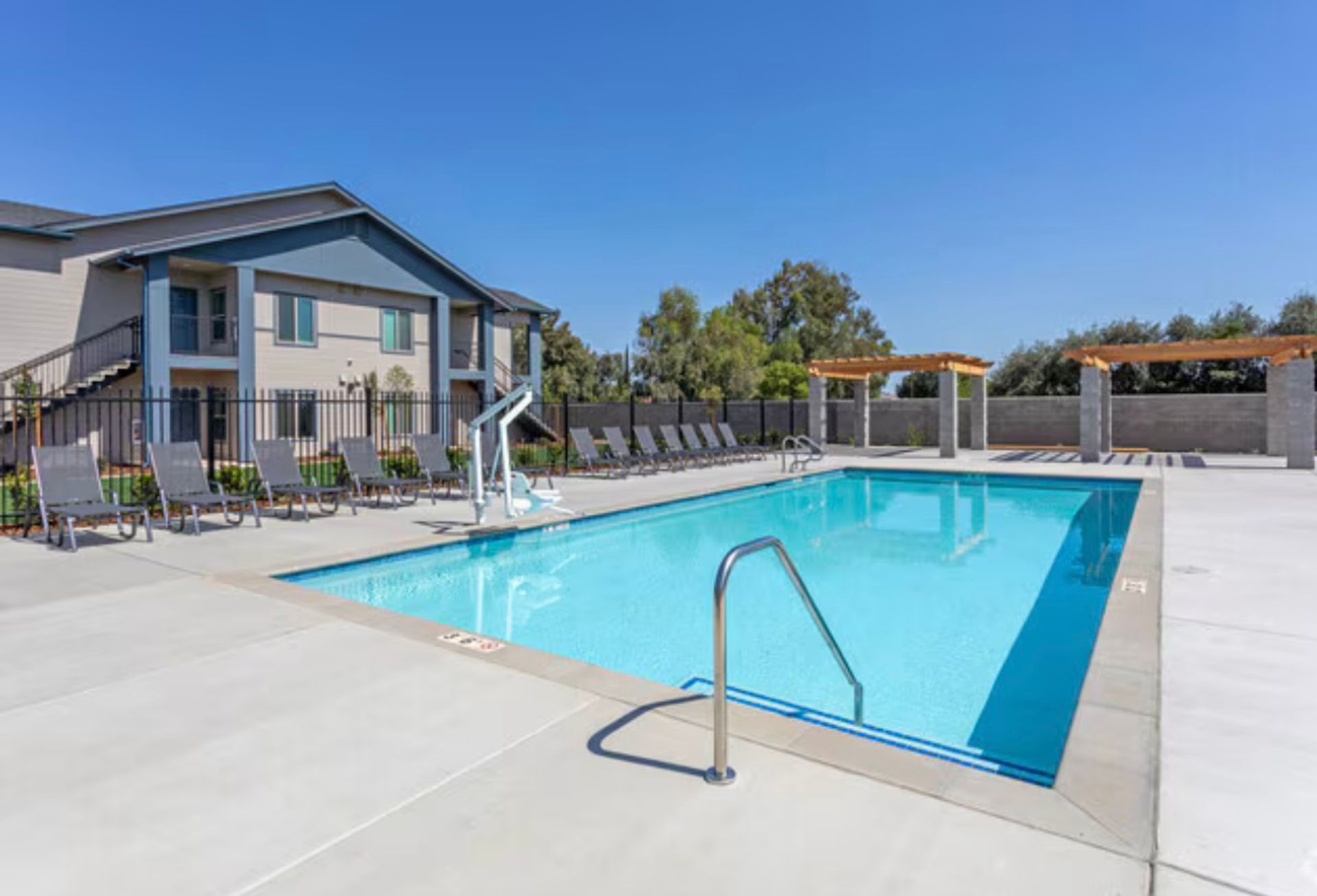 Fresno Apartment: 2594 N. Armstrong Avenue