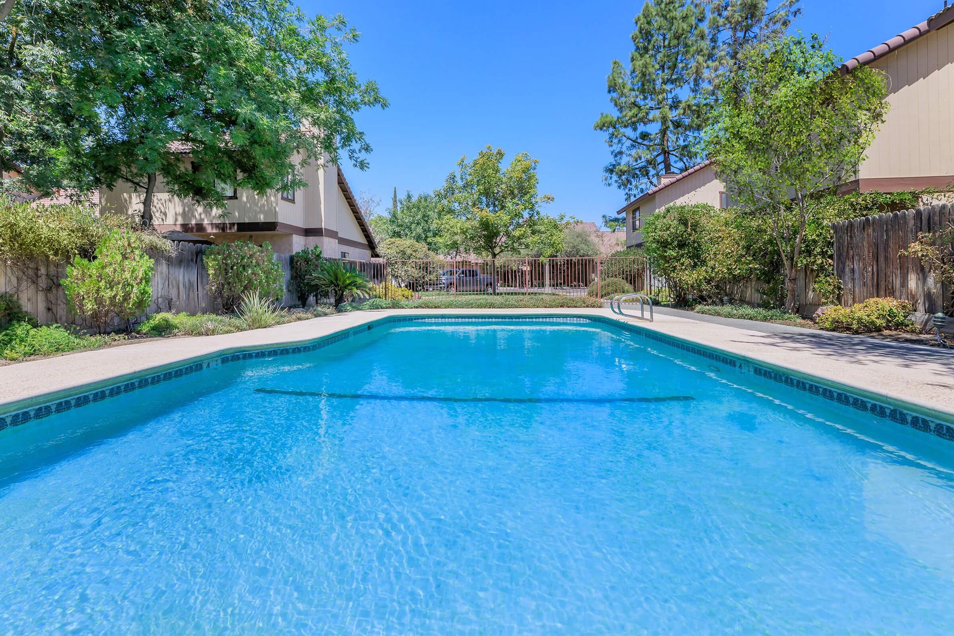 Hanford Apartment: 1731 N. Rodgers Rd