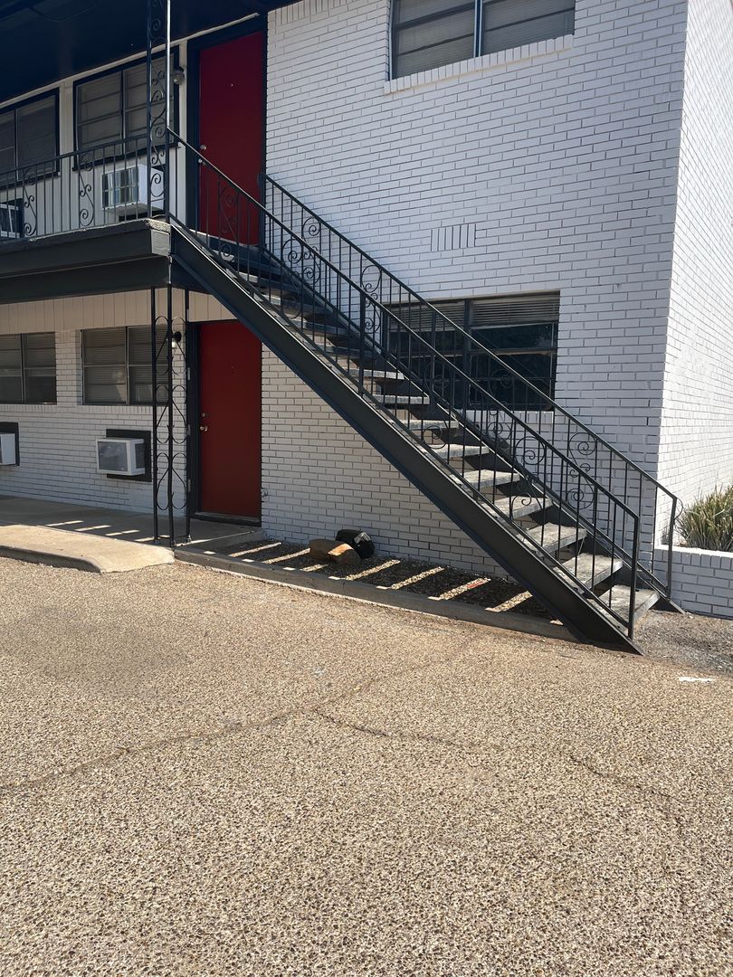 LUBBOCK Apartment: 1509 AVE S
