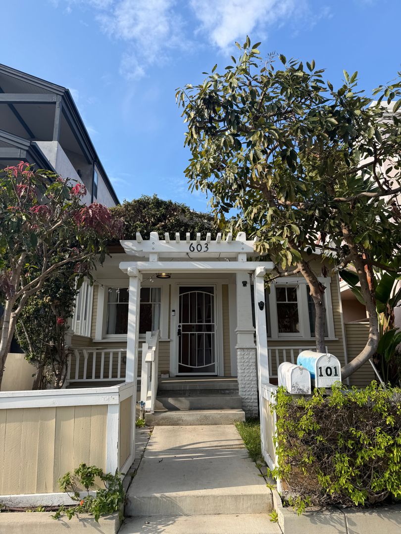 Huntington Beach Apartment: 603 8th St