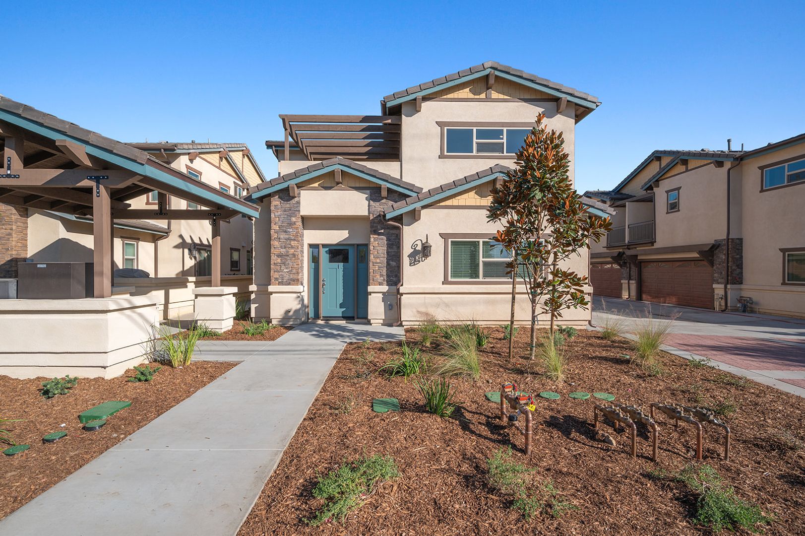 Covina Townhome: 316 - 320 S. Barranca Ave