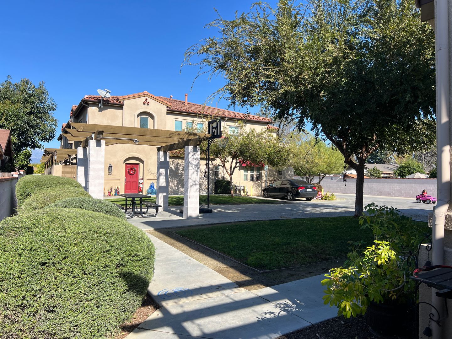 Pomona Apartment: 1285 W Grand Ave.