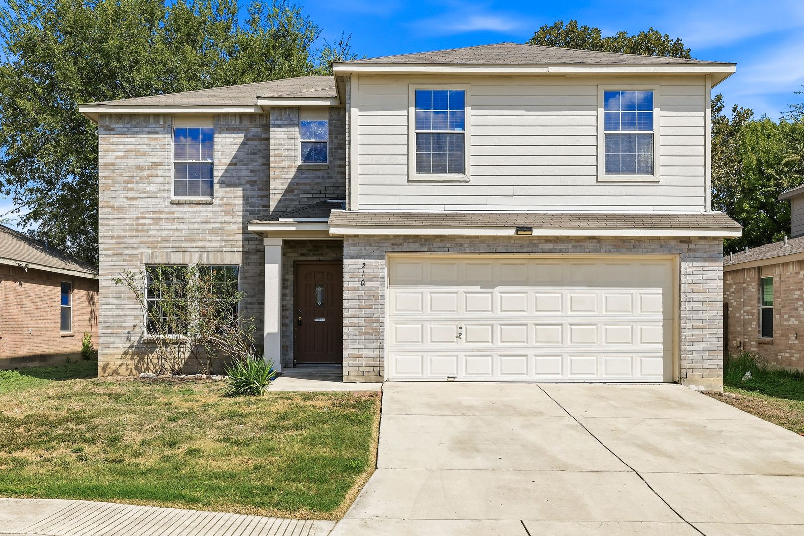 San Antonio House: 210 Birchwood Bay